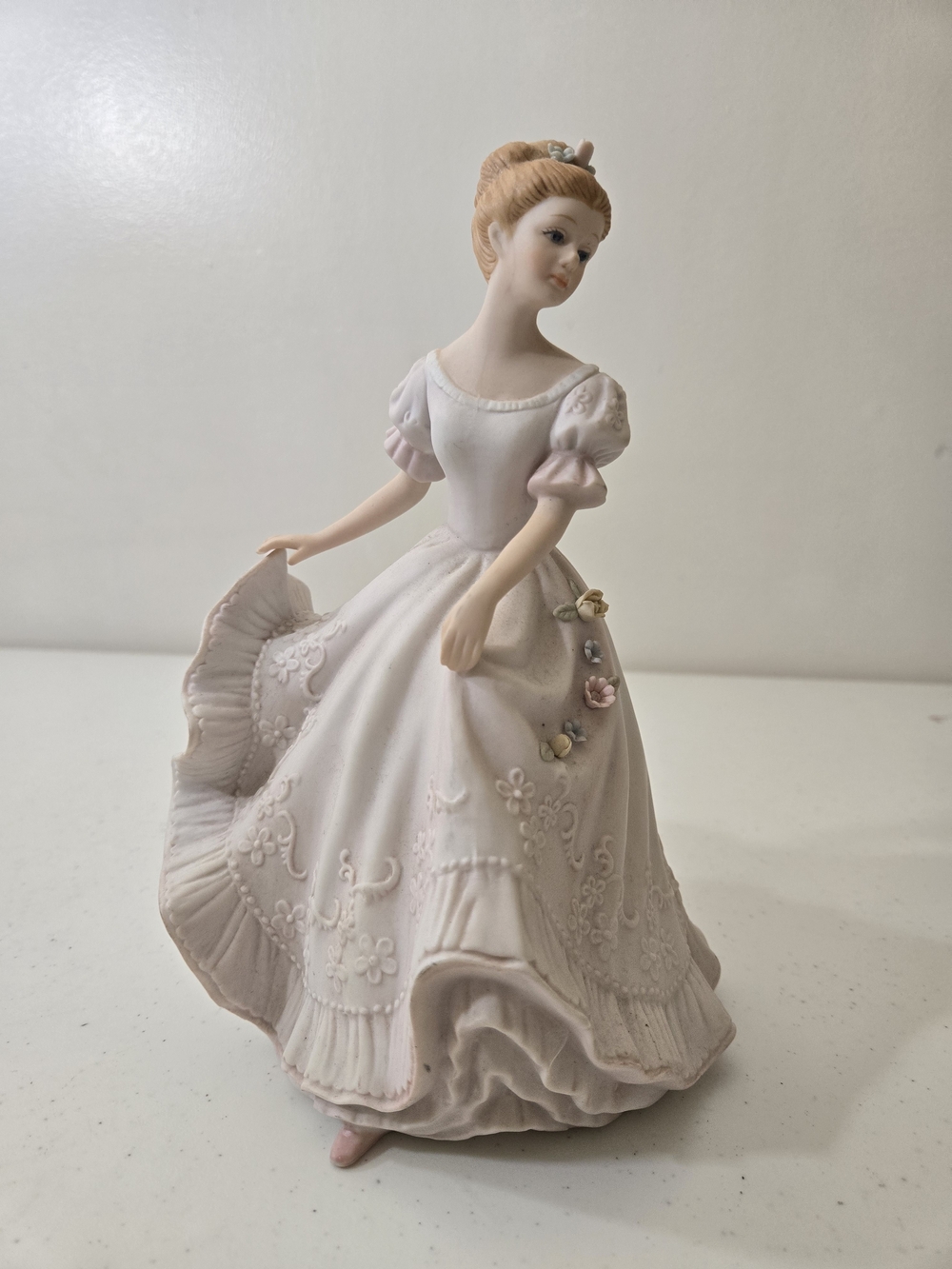 Home Interiors Homco Lady Caroline 1993 Masterpiece Porcelain Figurine Vintage